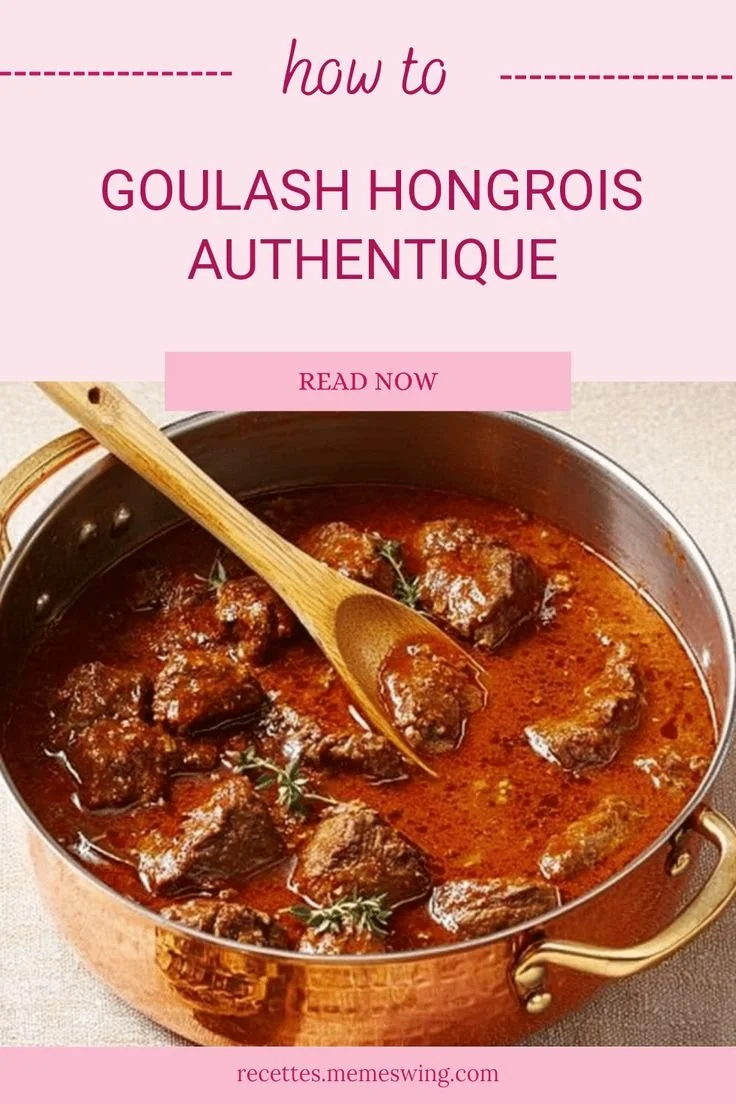 Bol de goulash hongrois traditionnel avec viande et légumes